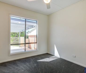 🏡✨ Modern Comfort & Easy Living in a Quiet Boronia Heights Location! - Photo 4