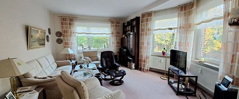 Große 4-Zimmer-Wohnung mit Balkon in Bremerhaven-Lehe! - Foto 1