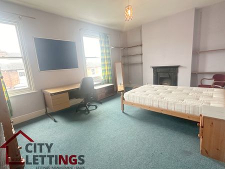 5 Bedroom End Terraced House - Photo 3