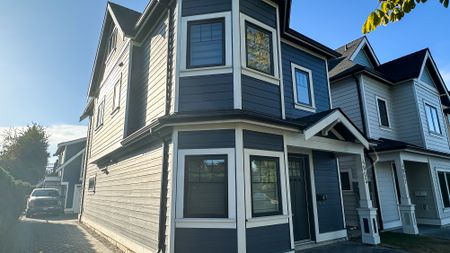 Executive Living: 4 Bedroom + Office Home W/ High End Finishes. Double Garage. - Photo 3