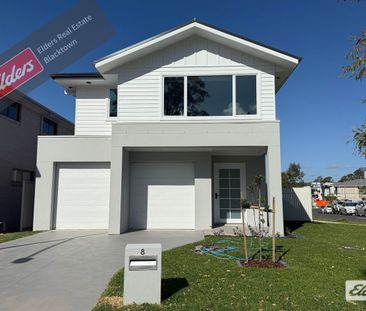 Brand-New Modern Elegant Family home. - Photo 6