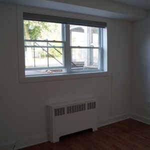 GRAND 4 1/2 A LOUER DANS LE QUARTIER MONTCALM (coin Monk et Chemin Sainte-Foy). - Photo 2