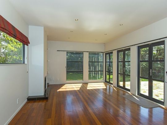 Beautiful Villa in Waterloo - Photo 1