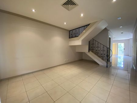 Spacious Duplex With Ducted Air Conditioning Throughout - Photo 2