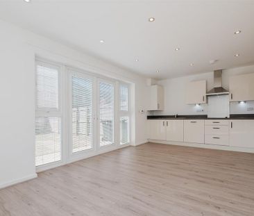 4 bedroom detached house to rent - Photo 6