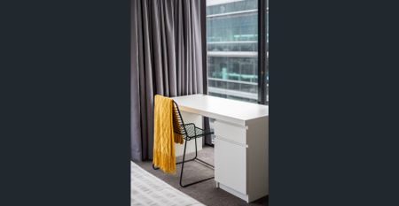 Southbank 3 BR | $1,350 UTILITIES AND FURNITURE INCLUDED | 2x Parking, Pool, Gym, Tennis Court - Photo 2