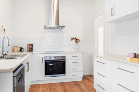 Charming Three Bedroom House close to Glenelg - Photo 2