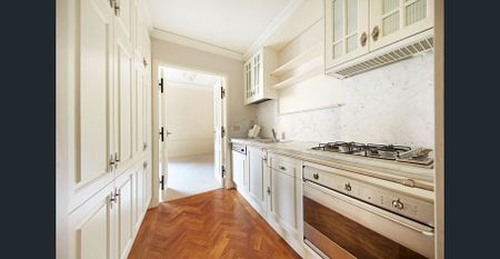 Provincial Style in the Heart of Toorak - Photo 3