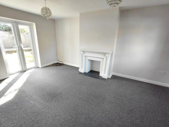 4 bedroom semi-detached house to rent - Photo 1