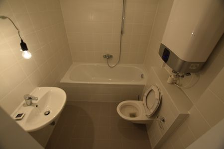 AB NOVEMBER VERFÜGBAR- HELLE 1,5-ZIMMERWOHNUNG AN DER U2! - Photo 5