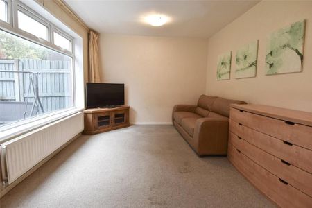 2 bedroom end of terrace house to rent - Photo 2
