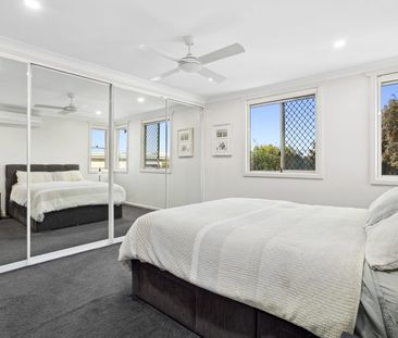 Bright & Private Townhouse Offering Exceptional Comfort – Flexible ... - Photo 4