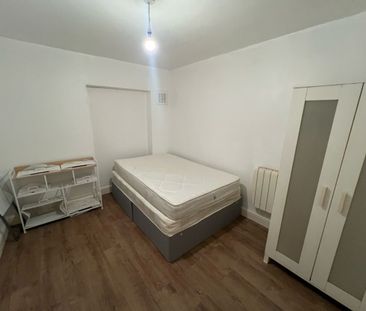 3 Bed Flat, St. Mary Road, E17 - Photo 1