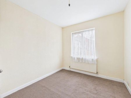 4 bedroom semi-detached house to rent - Photo 5