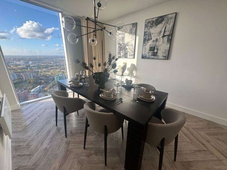 Stunning Fully Furnished Three Double Bedroom Penthouse Apartment with unrivalled facilities in the Exclusive Cortland at Colliers Yard Development - Photo 5