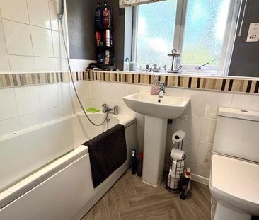 3 bedroom semi-detached house to rent - Photo 6