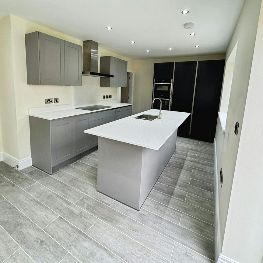 Donnerville Gardens, Admaston, Telford, TF5 - Photo 1