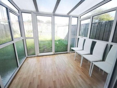 Redemarsh Leam Lane, Gateshead, NE10 - Photo 5