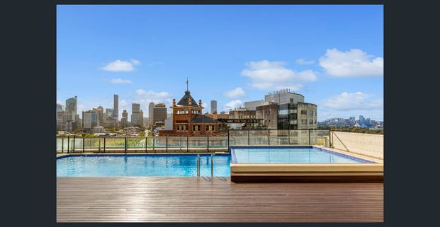 Executive Sub-Penthouse Suite with Breath-taking 180 degree City and Harbour Views! AVAILABLE FOR 6 MONTH TERM! - Photo 1