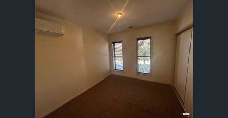 Central 2 Bedroom Townhouse - Photo 3