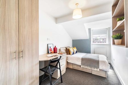 3 bedroom flat to rent - Photo 3