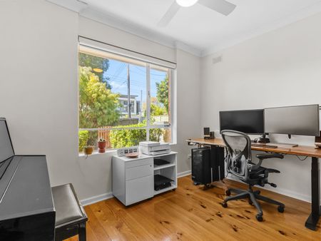 Fully Renovated, Private Unit For Garden Enthusiasts! - Photo 5