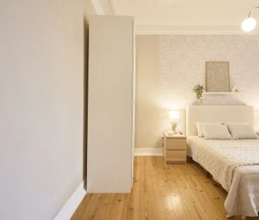 Room in a shared 5-bedroom apartment for rent in Lisbon for professionals and students - Photo 4
