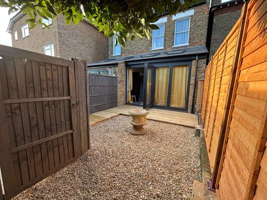 1 Bed Flat, Sandfield Road, CR7 - Photo 1