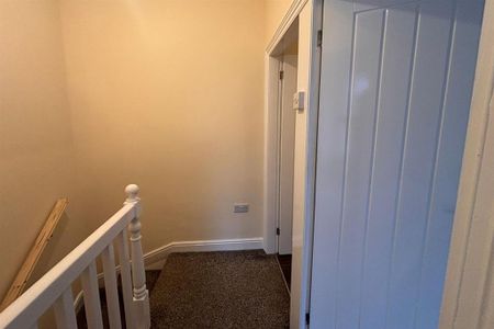2 bedroom terraced house to rent - Photo 4