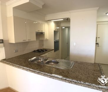 Modern 2 Bedroom Apartment in the Heart of Chatswood - Photo 4
