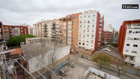 Single Bed in Cosy rooms for rent in 5-bedroom apartment in Quatre Carreres - Only students - Photo 5