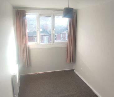 2 Bed Maisonette, Cliff Street, S11 - Photo 2