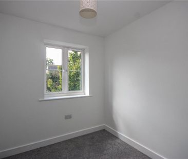 4 bedroom end of terrace house to rent - Photo 2