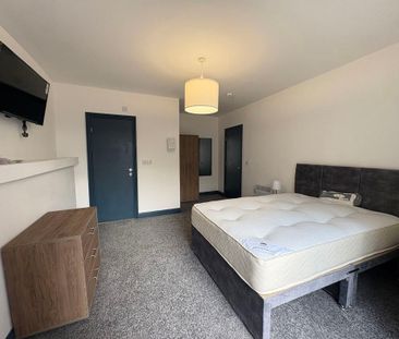 Beach Road - Room 11, South Shields, South Shields, Tyne and Wear, ... - Photo 2