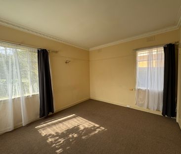 1/9 Woodstock Road, Mount Waverley VIC 3149 - House For Rent | Domain - Photo 3