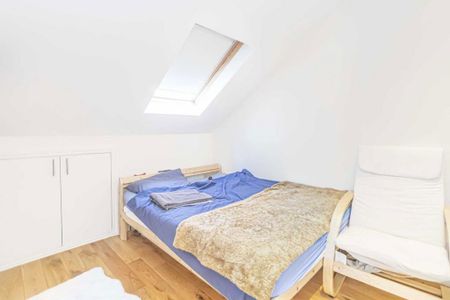 4 bedroom flat to rent - Photo 2