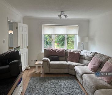 4 bedroom detached house to rent - Photo 2