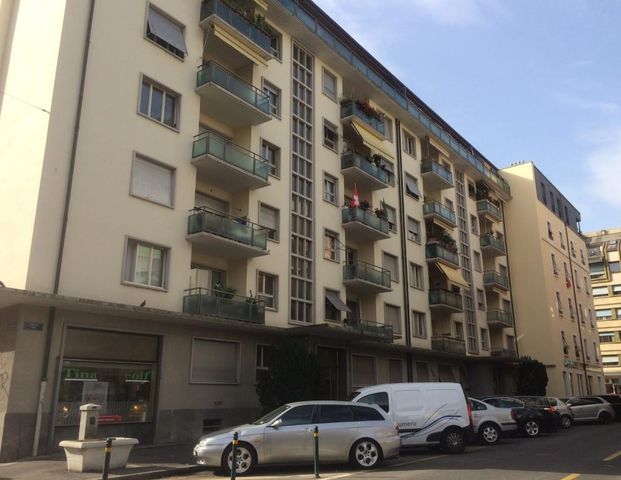 Bel appartement de 4 pièces au dernier étage. 57m2 environ. - Photo 1