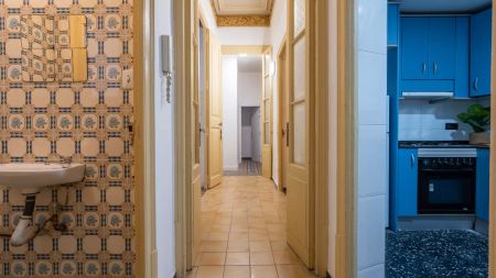 Rooms for rent in 6-bedroom apartment in Ciutat Vella - Photo 2