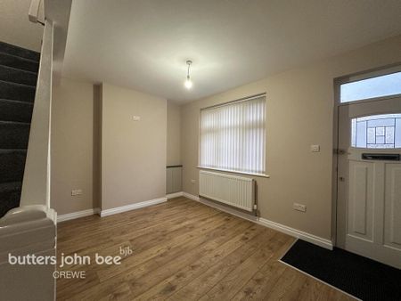 3 bedroom semi-detached house to rent - Photo 5