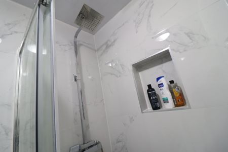 3 Bedroom Mid Terraced House To Rent - Photo 4