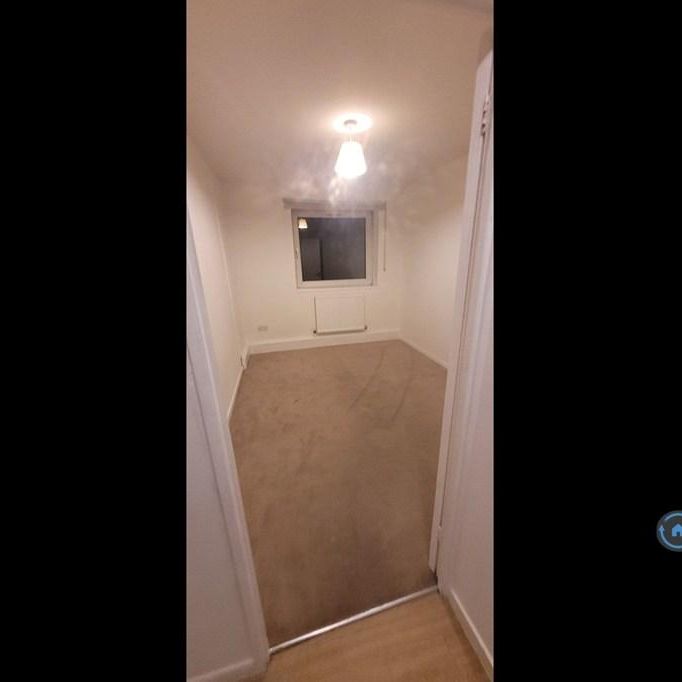 1 bedroom in a flat share to rent - Photo 1