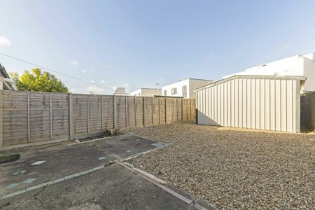 Douglas Road, KT1, London - Photo 4
