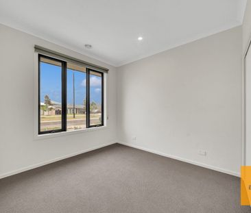 35 Farrier Boulevard, Fraser Rise, Vic 3336 - Photo 3