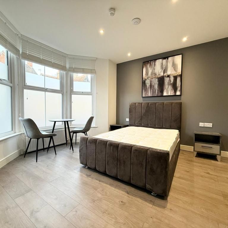 Studio to rent - Photo 1