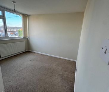 3 Bed Terraced House, Hendre Close, CV5 - Photo 5