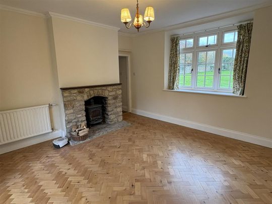 Chestal, Dursley - Photo 1