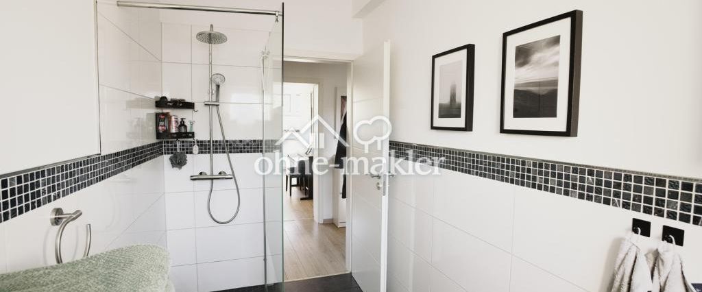 Zentrale, moderne 2,5-Zimmer Wohnung mit Balkon, Einbauküche und super Anbindung nähe Uniklinikum - Photo 1