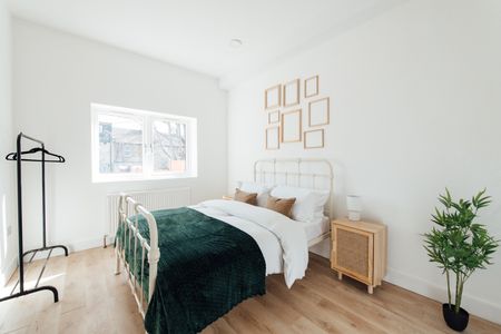 2 Bed Flat, Empress Avenue, IG1 - Photo 3