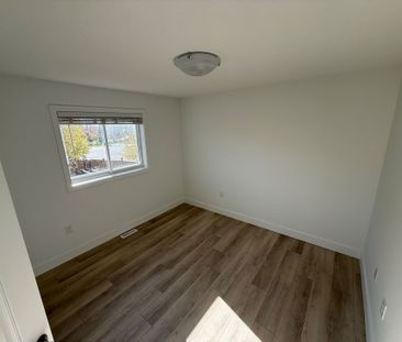 For Lease - 17 Hewitt Place, Barrie, Ontario - Photo 5